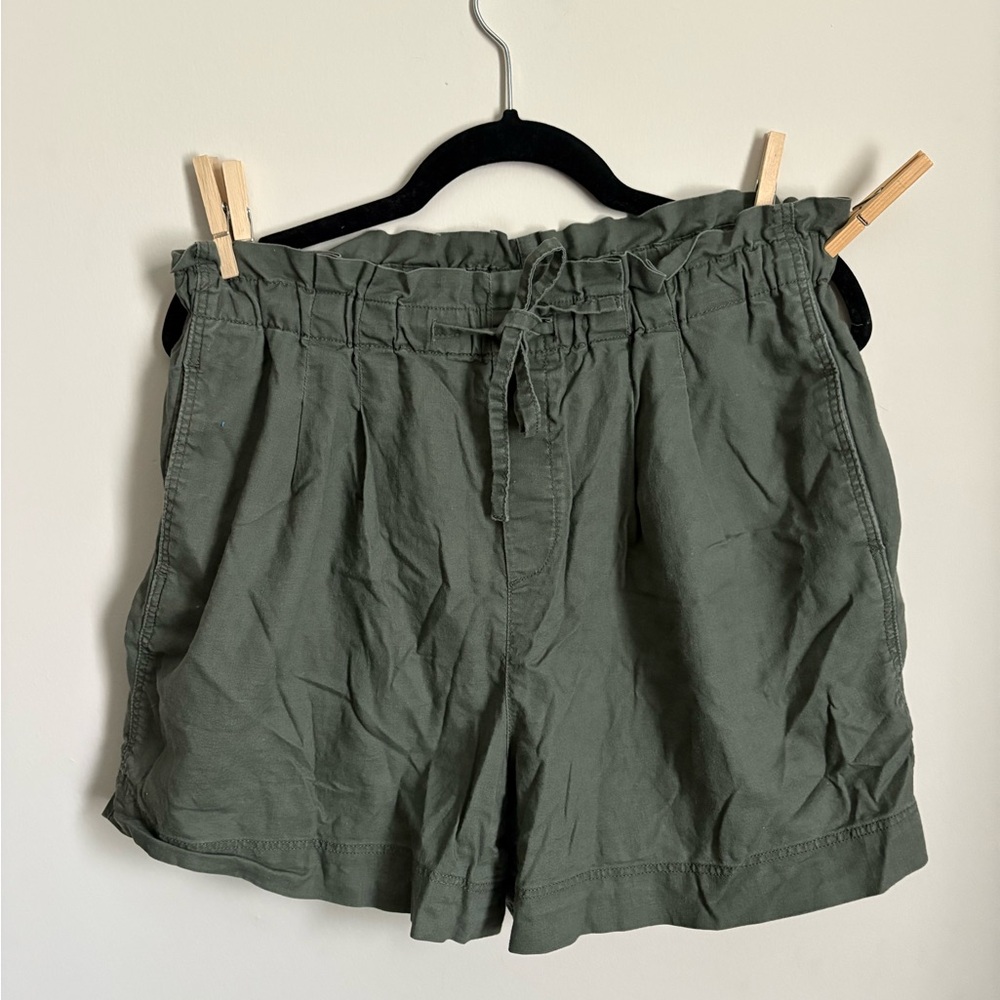 Uniqlo Olive Green Elastic Paperbag Waist Shorts